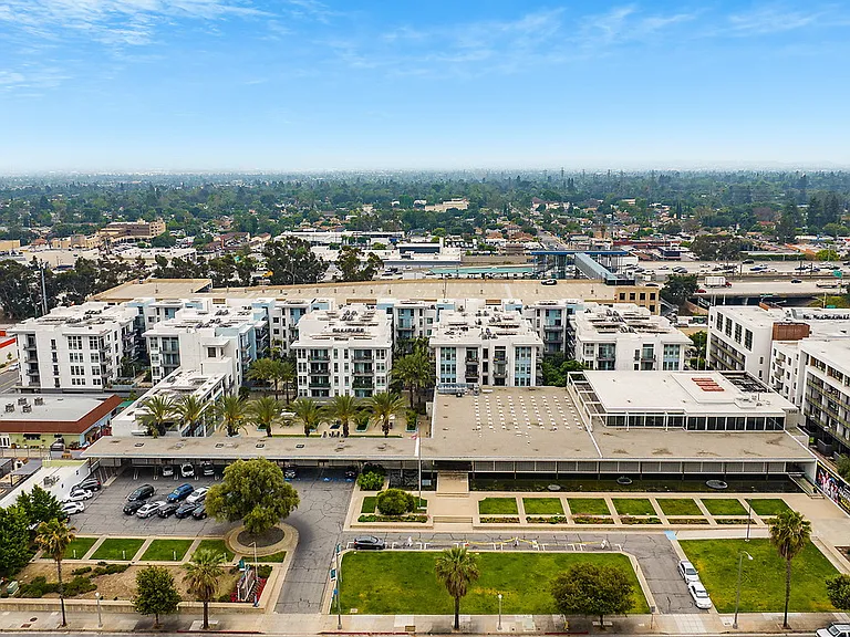 The Stuart at Sierra Madre Villa — Photo 45