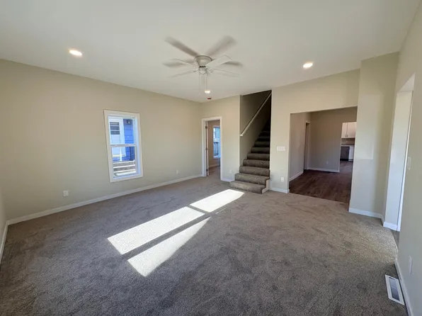 407 N 3rd St, Marshall, MN 56258