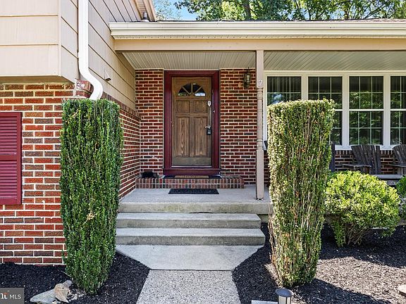 5th image of 7 Andrew Ln