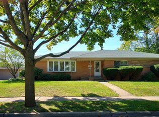 30595 Beechwood St, Garden City, MI 48135