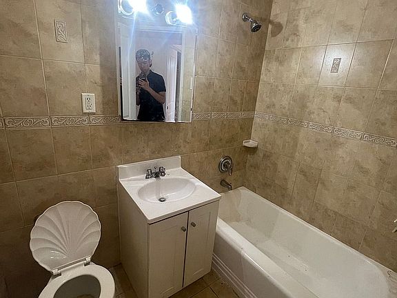5th image of 86-47 164th St #7C