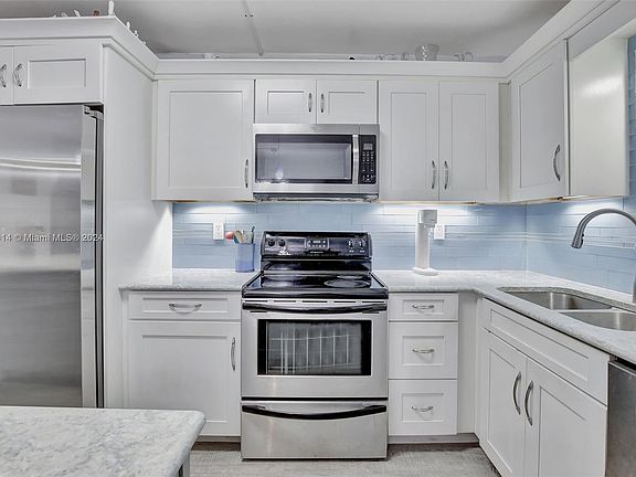 4th image of 20381 NE 30th Ave #1087