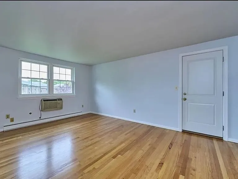 3 Colonial Village Dr #10 — Photo 3