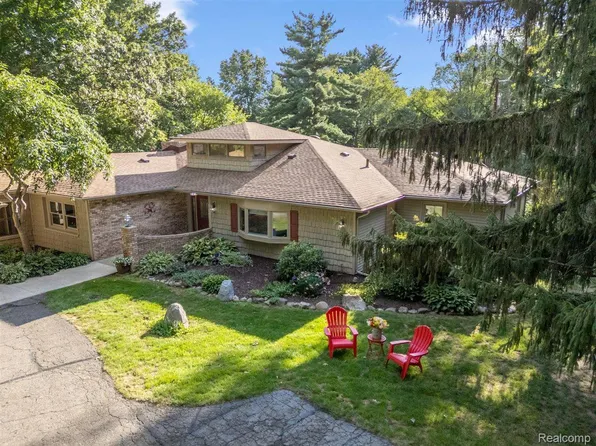 3825 Norton Rd, Howell, MI 48843