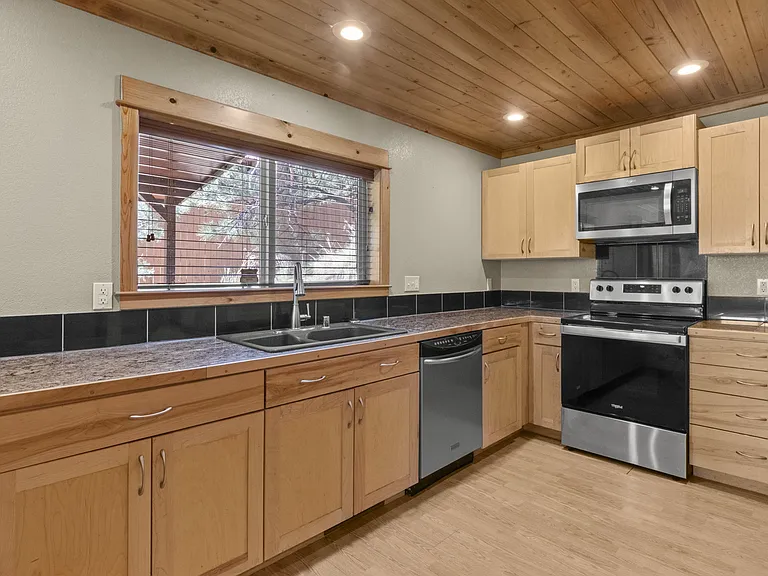 307 Heath Dr — Photo 28
