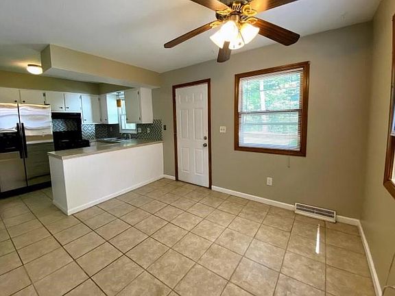 2nd image of 2418 Woodcliff Ave SE #2418