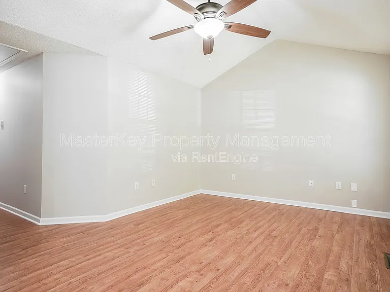 317 Cross Hill Ln — Photo 7