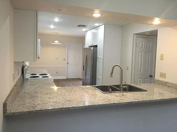 3rd image of 8249 Breeze Cove Ln