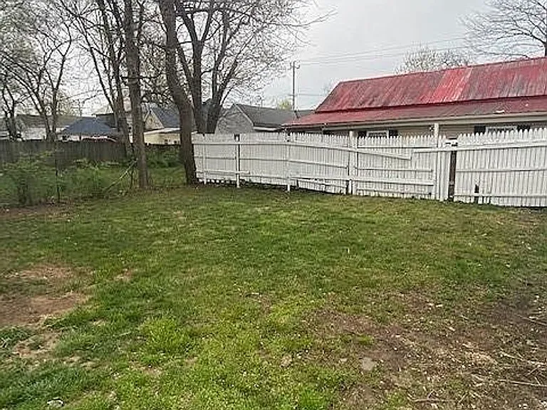 663 Shropshire Ave — Photo 13