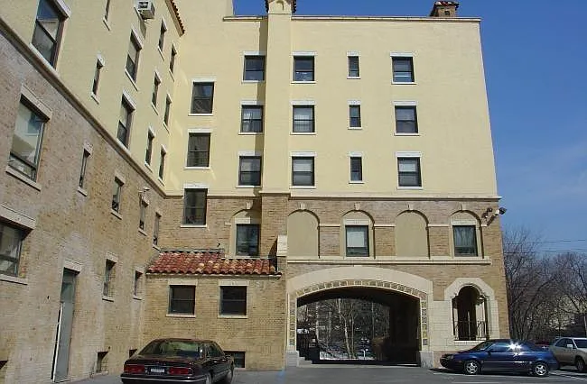 Exterior with 1 car parking