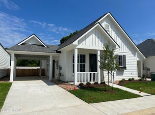 106 Satsuma Dr, Youngsville, LA 70592