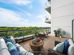 185 Deerfield Rd #504, Newmarket, ON L3Y0G7
