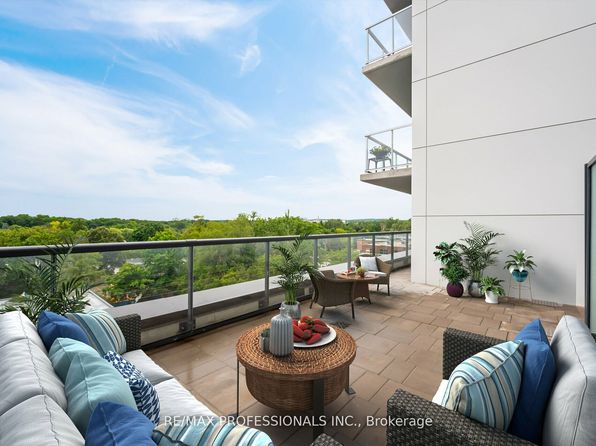 185 Deerfield Rd #504, Newmarket, ON L3Y 0G7