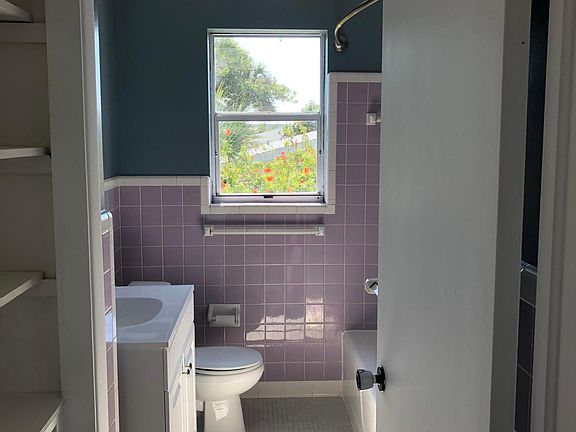 3rd image of 489 Hollywood St