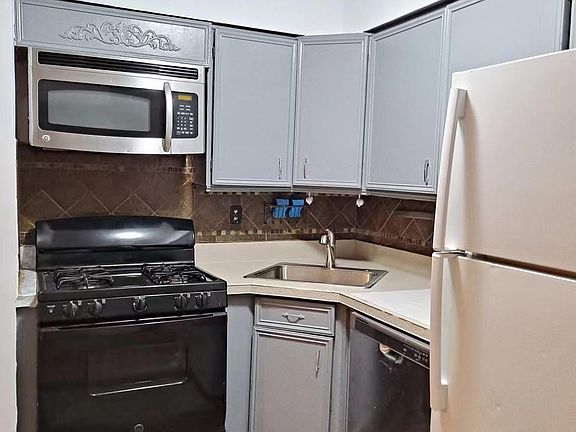 3rd image of 23 Thelma Ct