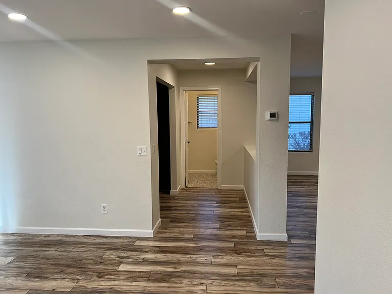 3728 E Liberty Ln — Photo 10