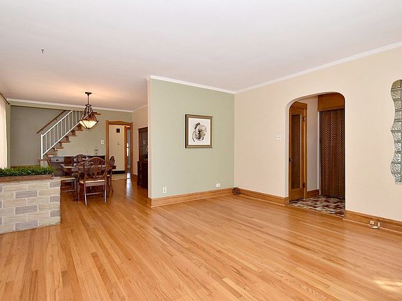 4th image of 7916 W Barry Ave