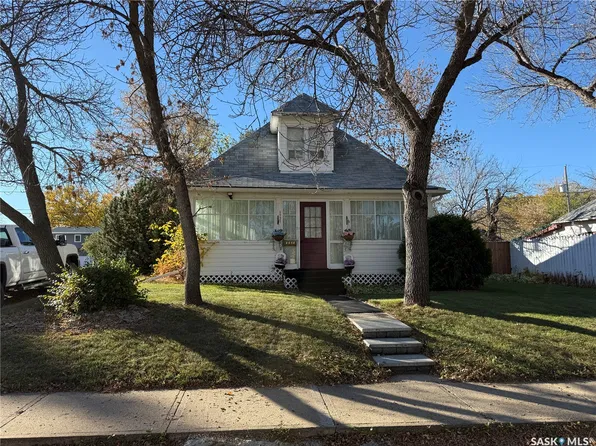 1721 99th Street, North Battleford, SK S9A 0R6