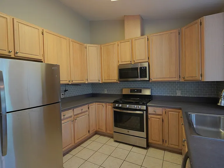 1908 Wagon Wheel Cir E — Photo 5