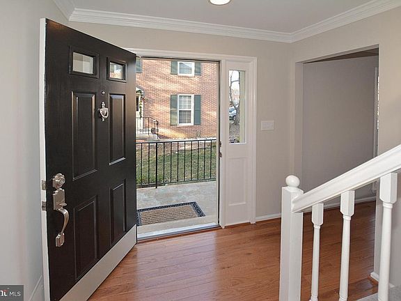 3rd image of 6131 Summer Park Ln