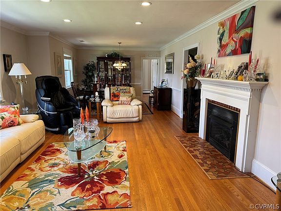 3rd image of 7502 N Pinehill Dr