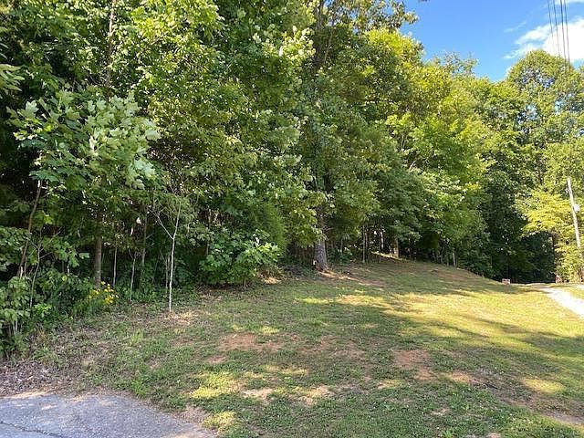 1st image of Greentree Dr