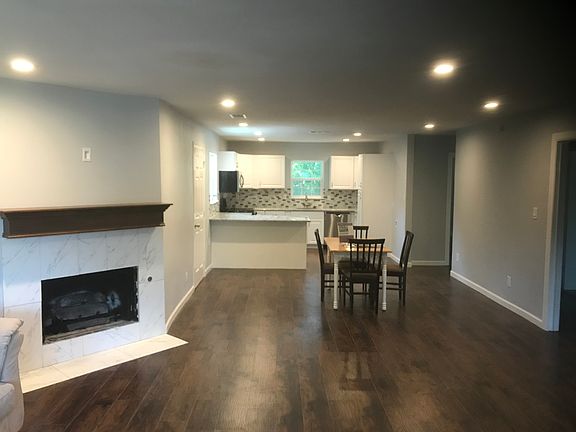 3rd image of 2435 Highwood Dr