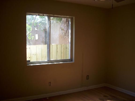 3rd image of 807 S Palmway