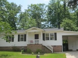 1917 Forest Hills Dr, Fayetteville, NC 28303