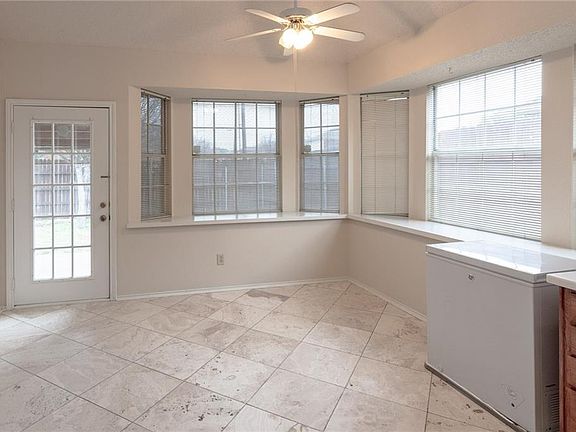 5th image of 2926 Panorama Dr