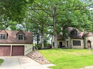 910 Oakwood Blvd, Menomonie, WI 54751