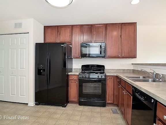 5th image of 207 Macintosh Ave