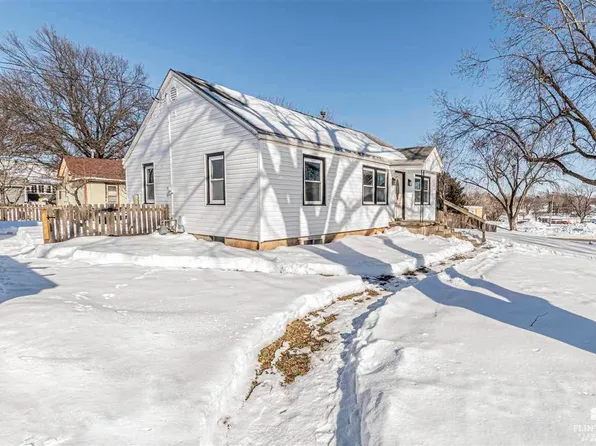 602 8th St, Wakefield, KS 67487