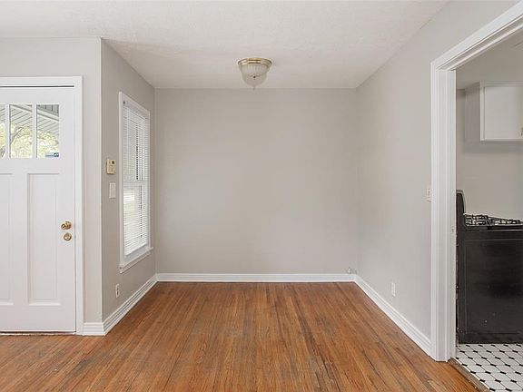 3rd image of 5025 Roanoke St