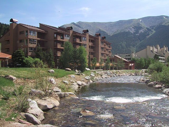 West Lake Lodge