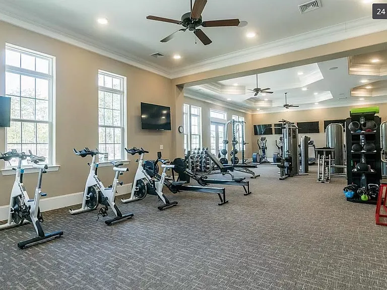 1215 Commack Dr — Photo 10