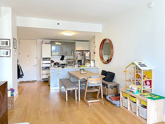 5th image of 2-26 50th Ave Penthouse E