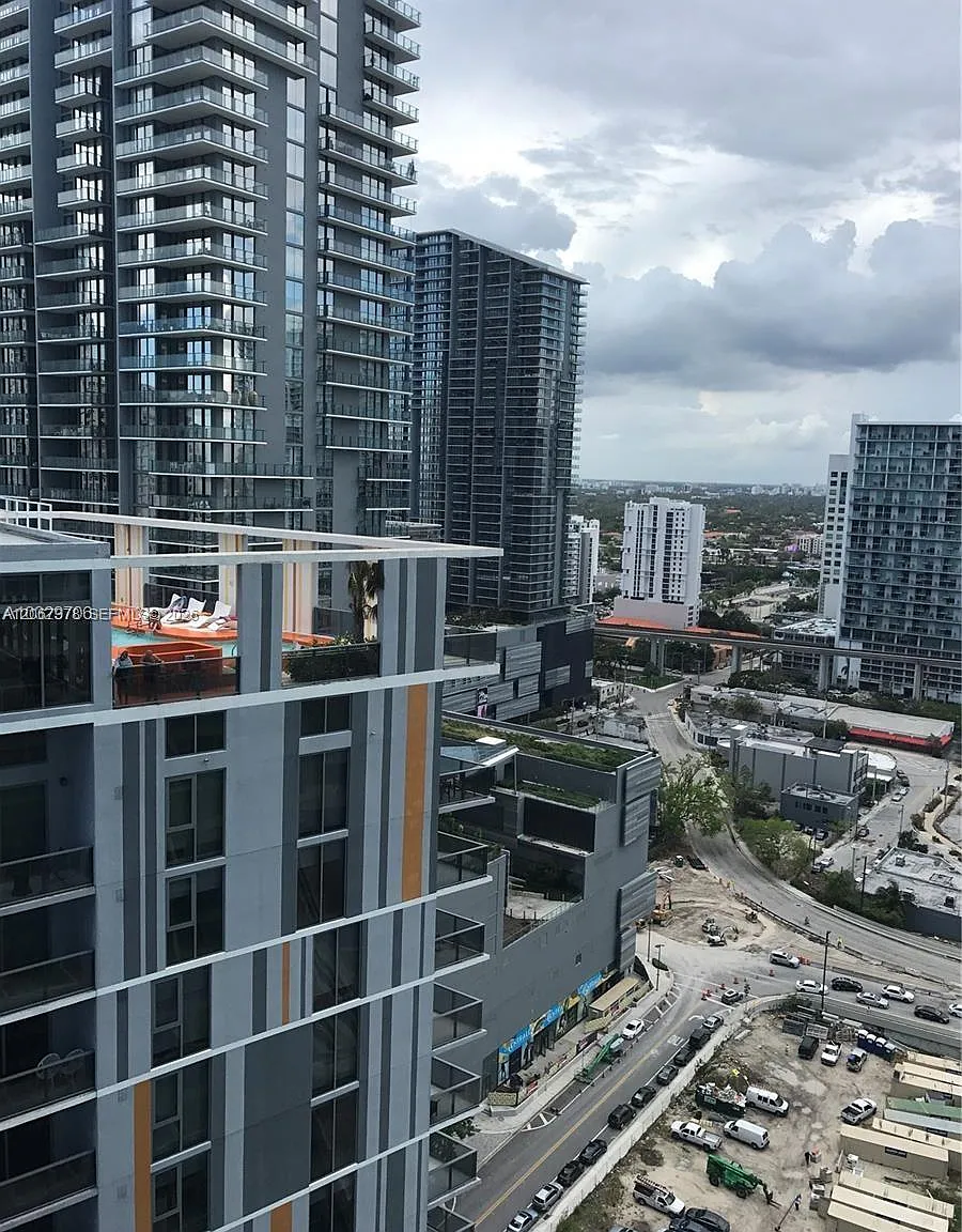 Brickell On The River — Photo 1