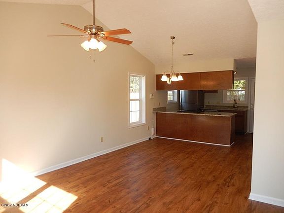 4th image of 318 Deepwood Court SE