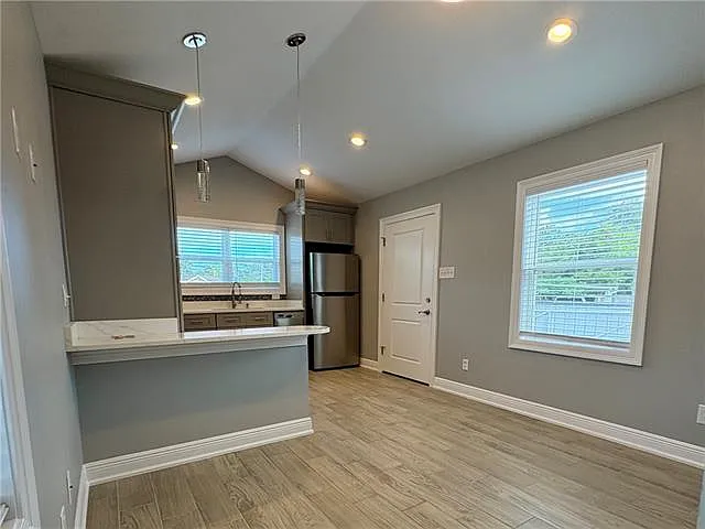 1 bed, 1.0 bath, 500 sqft, $1,350 — Photo 4
