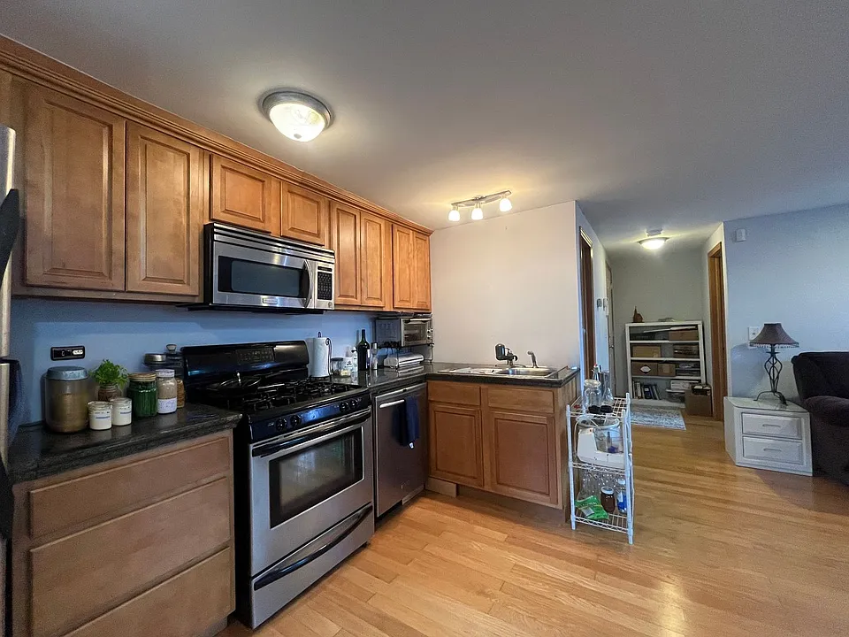1098 Lexington