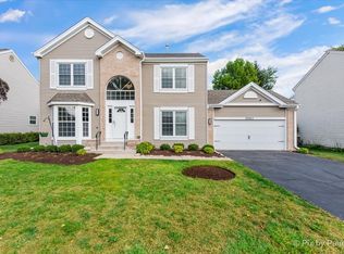 3965 Peartree Dr, Lake In The Hills, IL 60156