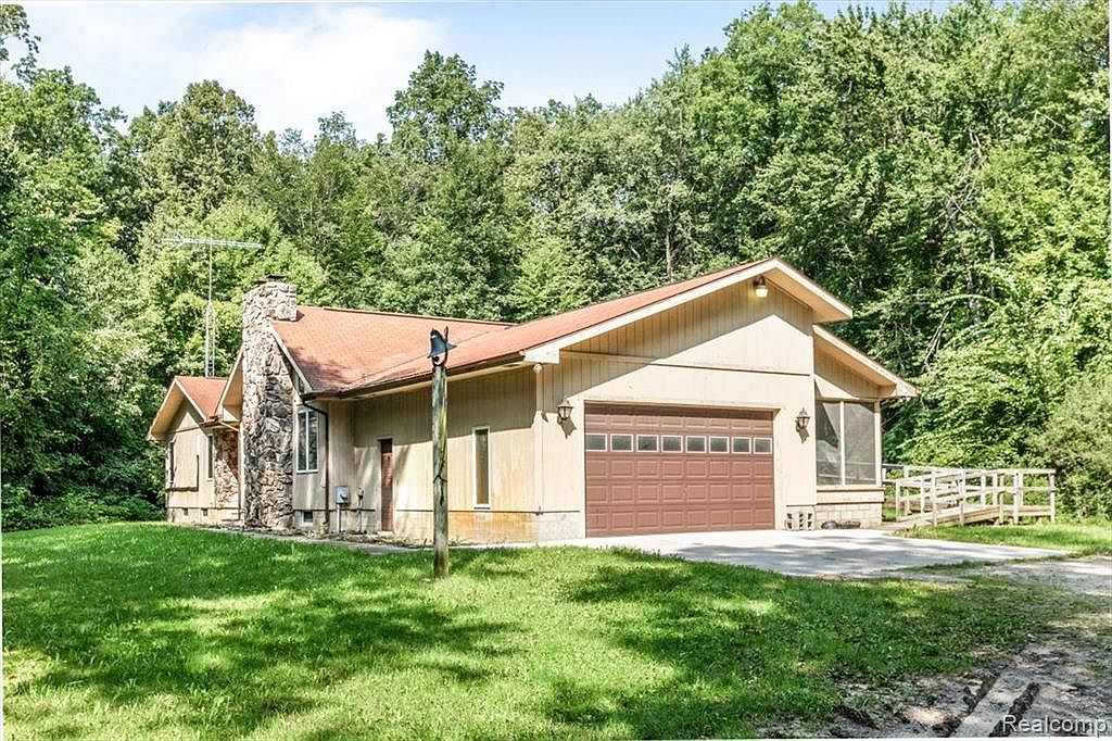 7890 Avoca Rd, Avoca, MI 48006 Zillow