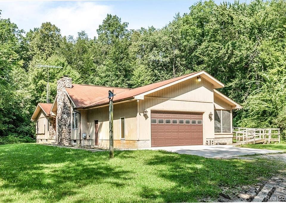 7890 Avoca Rd, Avoca, MI 48006 Zillow
