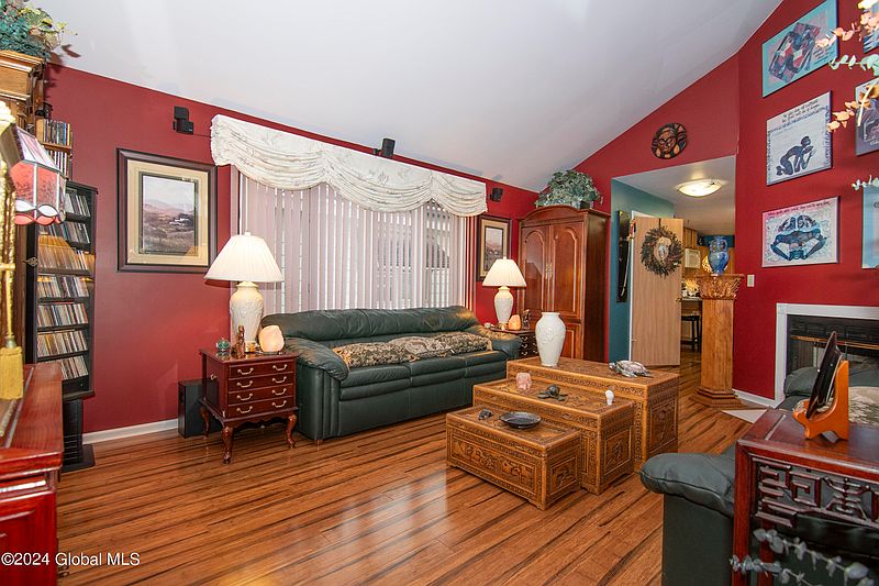 4th image of 1462 Sumner Avenue