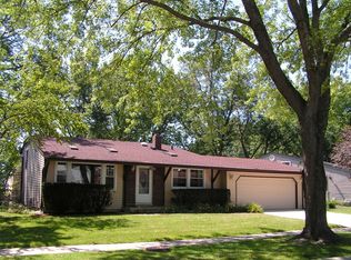 1101 Beechwood Rd, Buffalo Grove, IL 60089