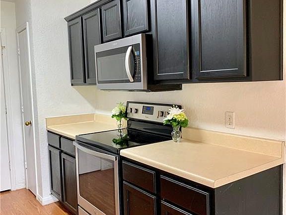 5th image of 2209 Montrose Cir