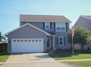 9466 Red Sunset Dr, West Des Moines, IA 50266