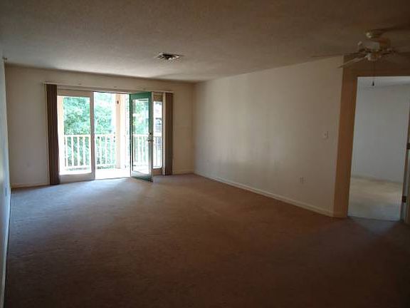 5th image of 3 Mayfair Ln APT 201