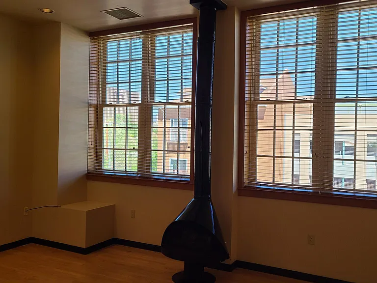 303 Central Ave NE #302 — Photo 4